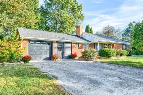 9223 Lapeer Rd, Davison, MI 48423