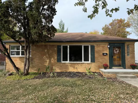 925 E Fourteen Mile Rd, Clawson, MI 48017