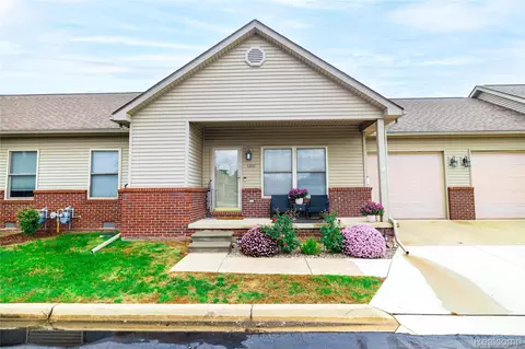 5300 Torrington Dr #4, Monroe, MI 48161