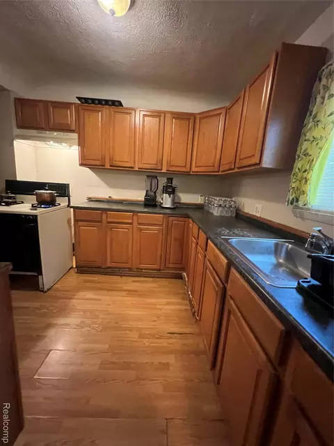 11406 Jackson Ave, Warren, MI 48089