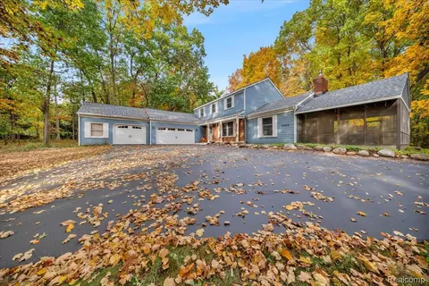 1502 Hosner Rd, Oxford, MI 48370