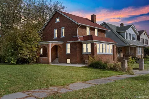 388 Chalmers Ave, Detroit, MI 48215