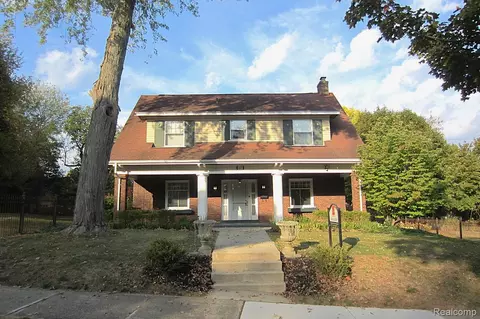 117 E Iroquois Rd, Pontiac, MI 48341