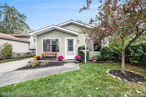 3678 Royal Ave, Berkley, MI 48072