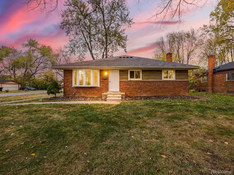 28316 Sutherland St, Southfield, MI 48076