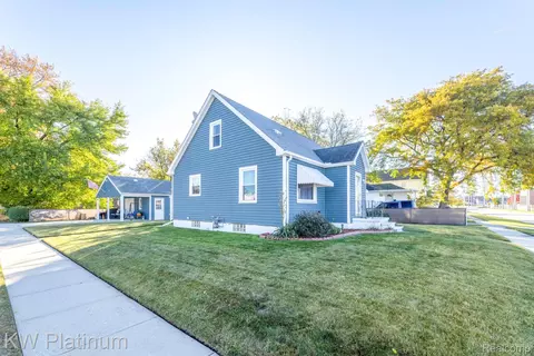 1534 12th Ave, Port Huron, MI 48060