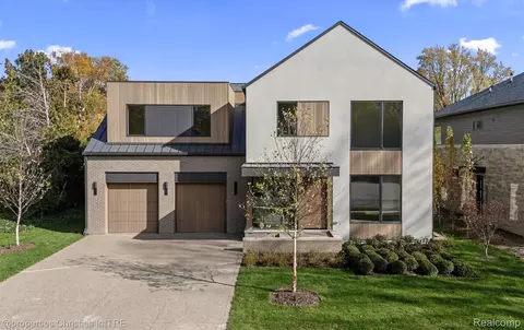 1260 Lyonhurst St, Birmingham, MI 48009