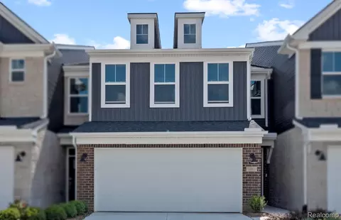 1515 Superior Dr, Milford, MI 48381