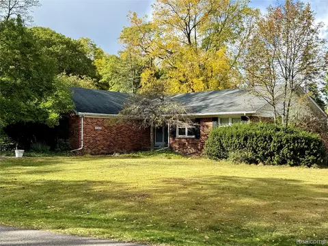 4260 E Newland Dr, West Bloomfield, MI 48323
