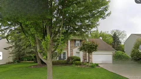 552 Whitney Dr, Rochester Hills, MI 48307