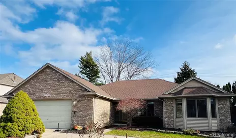 39852 Southpointe Ave, Harrison, MI 48045