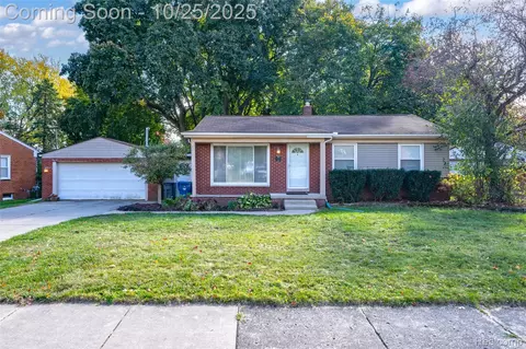 4073 Silver Birch Dr, Waterford, MI 48329