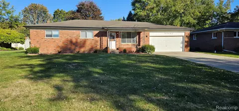 42152 Tessmer Dr N, Sterling Heights, MI 48314