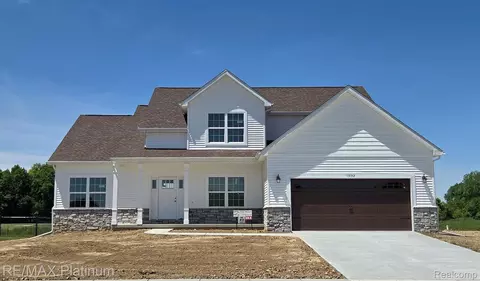 13102 Westwinds Dr, Fenton, MI 48451
