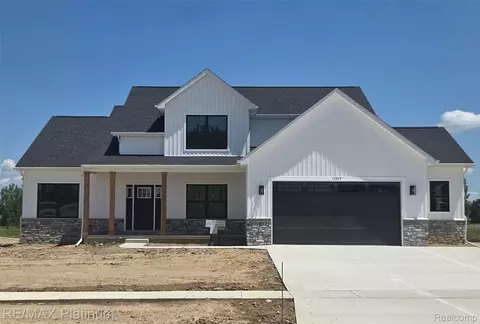 13102 Westwinds Dr, Fenton, MI 48451