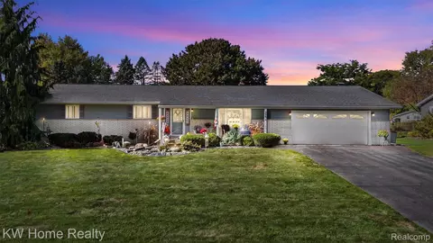5334 Dunster Rd, Grand Blanc, MI 48439