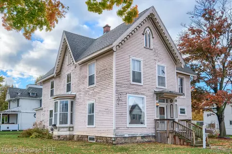 507 N Calhoun St, Lapeer, MI 48446