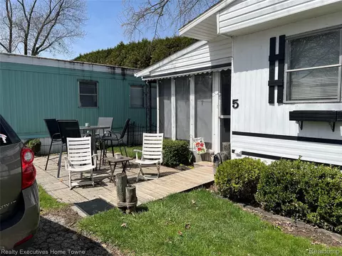 5767 Main St, Lexington, MI 48450