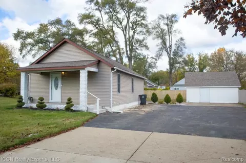 743 Hollister St, Pontiac, MI 48340