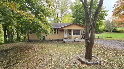 10584 Kenrich Dr, Green Oak, MI 48116