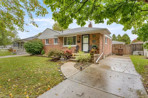 4329 Adams Cir, Wayne, MI 48184 photo 1