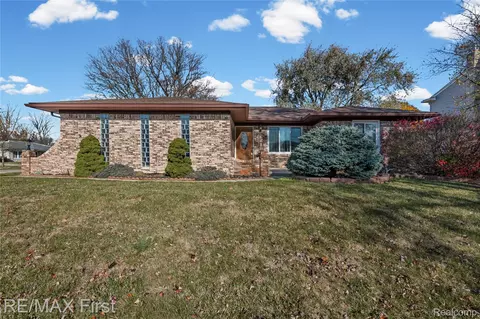 2219 Belmont Dr, Sterling Heights, MI 48310
