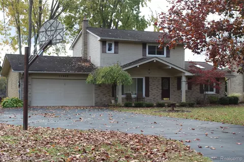 11860 Crooked Ln, Green Oak, MI 48178