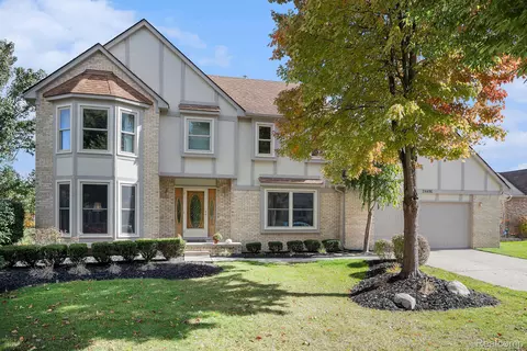 24416 Venice Dr, Novi, MI 48374