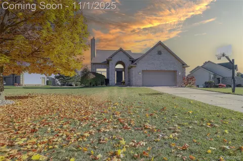5082 Prestonwood Ln, Flushing, MI 48433