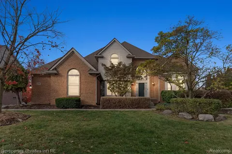 22187 Chase Dr, Novi, MI 48375