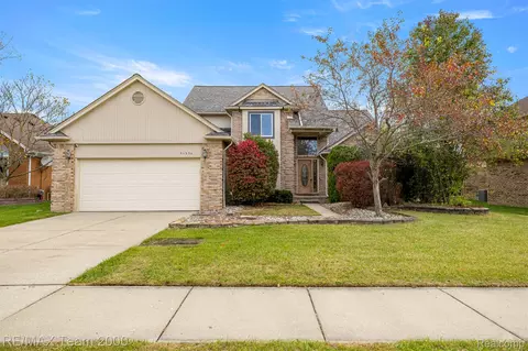 51336 Pinewood Dr, Macomb, MI 48042