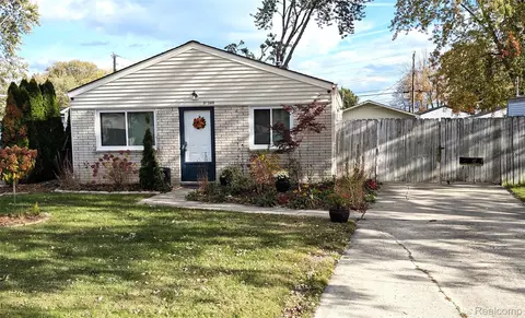 34360 Genereaux St, Harrison, MI 48045