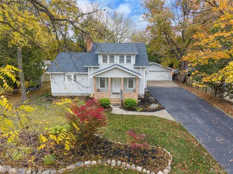 736 N Main St, Almont, MI 48003