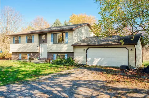 5670 Fowlerville Rd, Handy, MI 48836