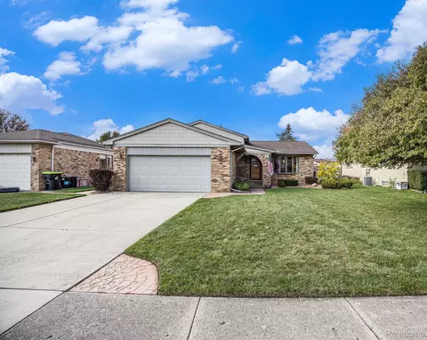 47751 Chrys Rd, Macomb, MI 48044