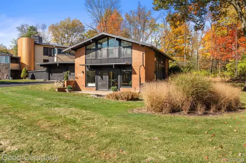 29604 Highmeadow Rd, Farmington Hills, MI 48334