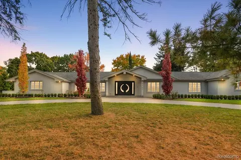 5741 Snowshoe Cir, Bloomfield Hills, MI 48301