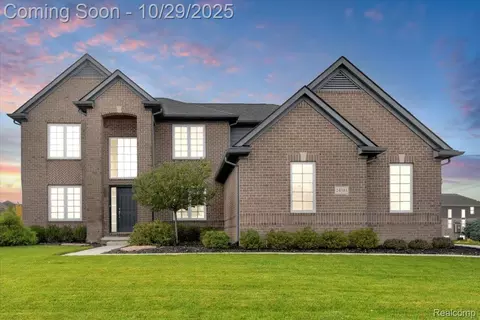 24381 Pembrooke Dr, South Lyon, MI 48178