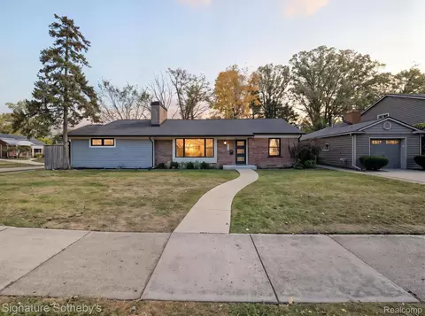 2456 Maplewood Ave, Royal Oak, MI 48073