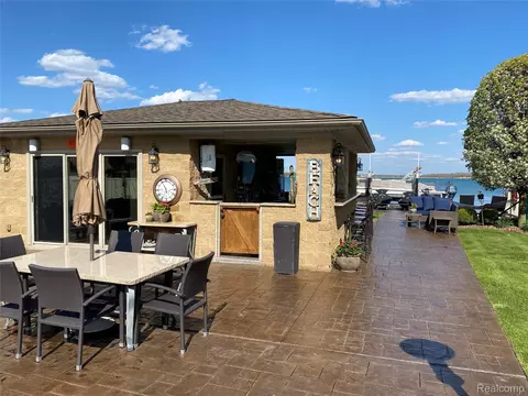 177 Biddle Ave, Wyandotte, MI 48192