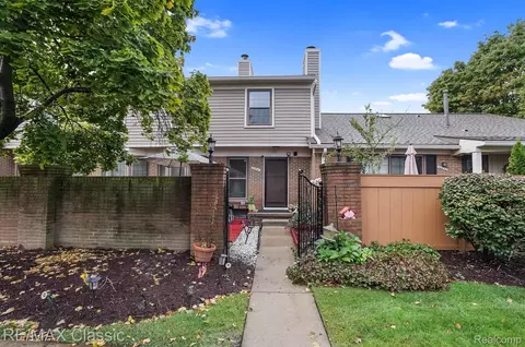 40041 Crosswinds, Novi, MI 48375