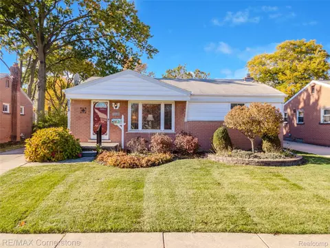 8219 Roselawn St, Westland, MI 48185