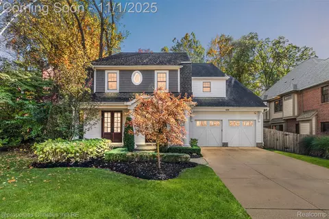 680 Shepardbush St, Birmingham, MI 48009