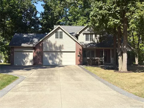 2295 Flagstone Dr, Flushing, MI 48433