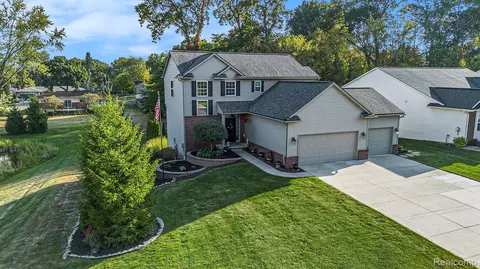 8023 Ivy Glen Park, White Lake, MI 48386
