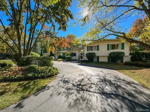 5361 Echo Rd, Bloomfield Hills, MI 48302