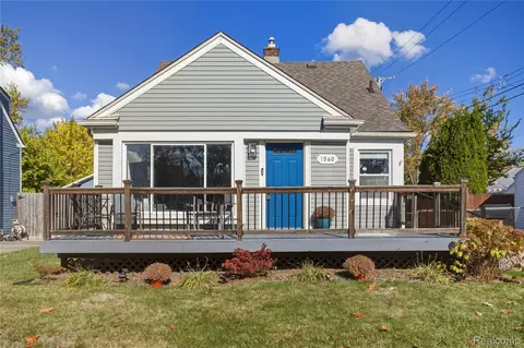 1560 Columbia Rd, Berkley, MI 48072
