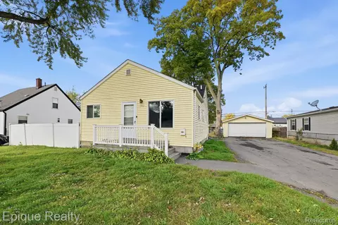 17621 Hanna St, Melvindale, MI 48122