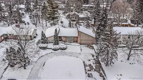 6429 Woodglen Dr, Independence, MI 48346
