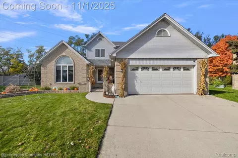 932 River Ct, Wyandotte, MI 48192